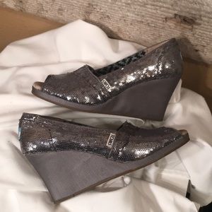 Toms shoes size 8 1/2 W
